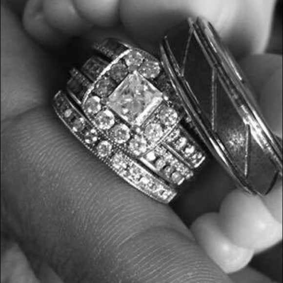 SOLD!!!! Wedding Set 💖💖 - Picture 2 of 6